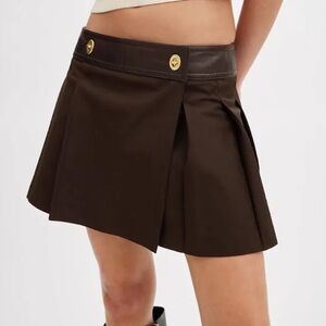 Coach Mini Skirt Pleated Brown in Size 2 Brand New